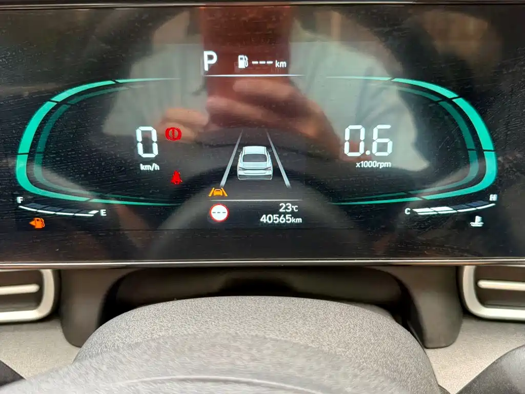 Hyundai Elantra — фото 18