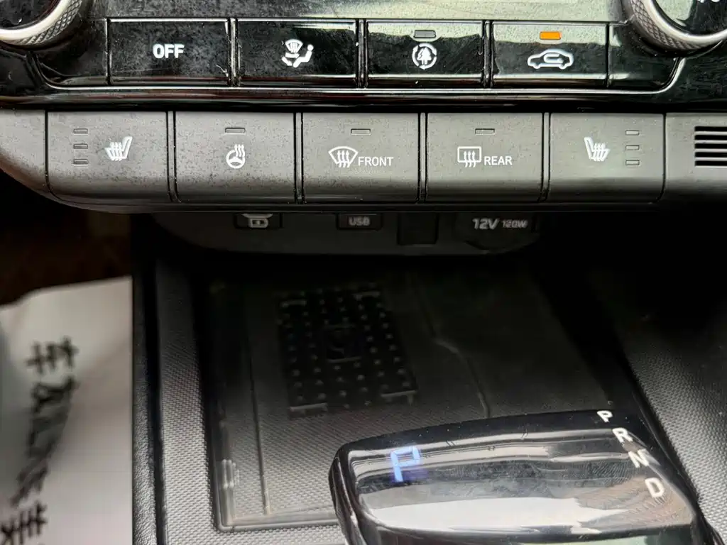 Hyundai Elantra — фото 19
