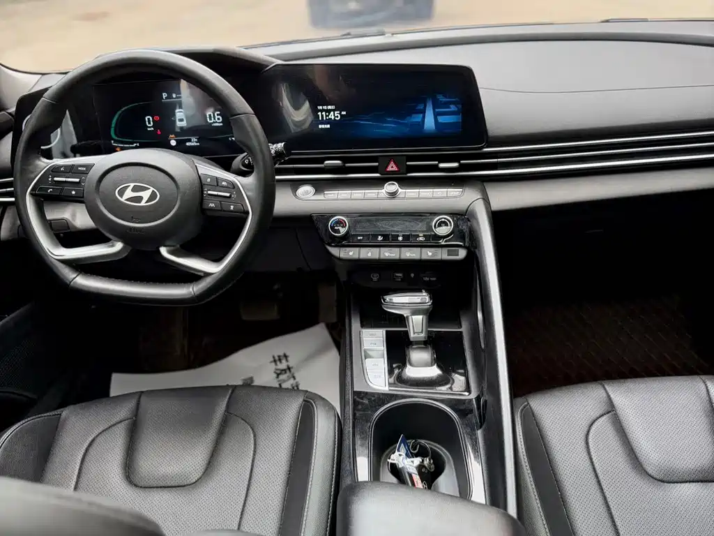 Hyundai Elantra — фото 22