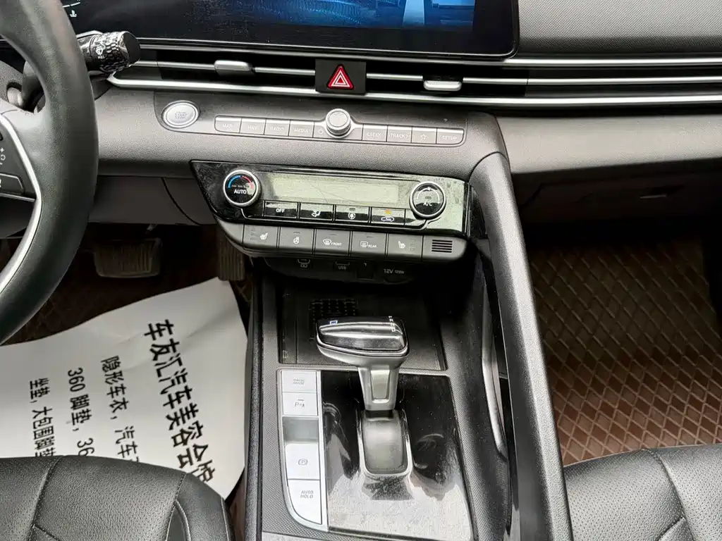 Hyundai Elantra — фото 23