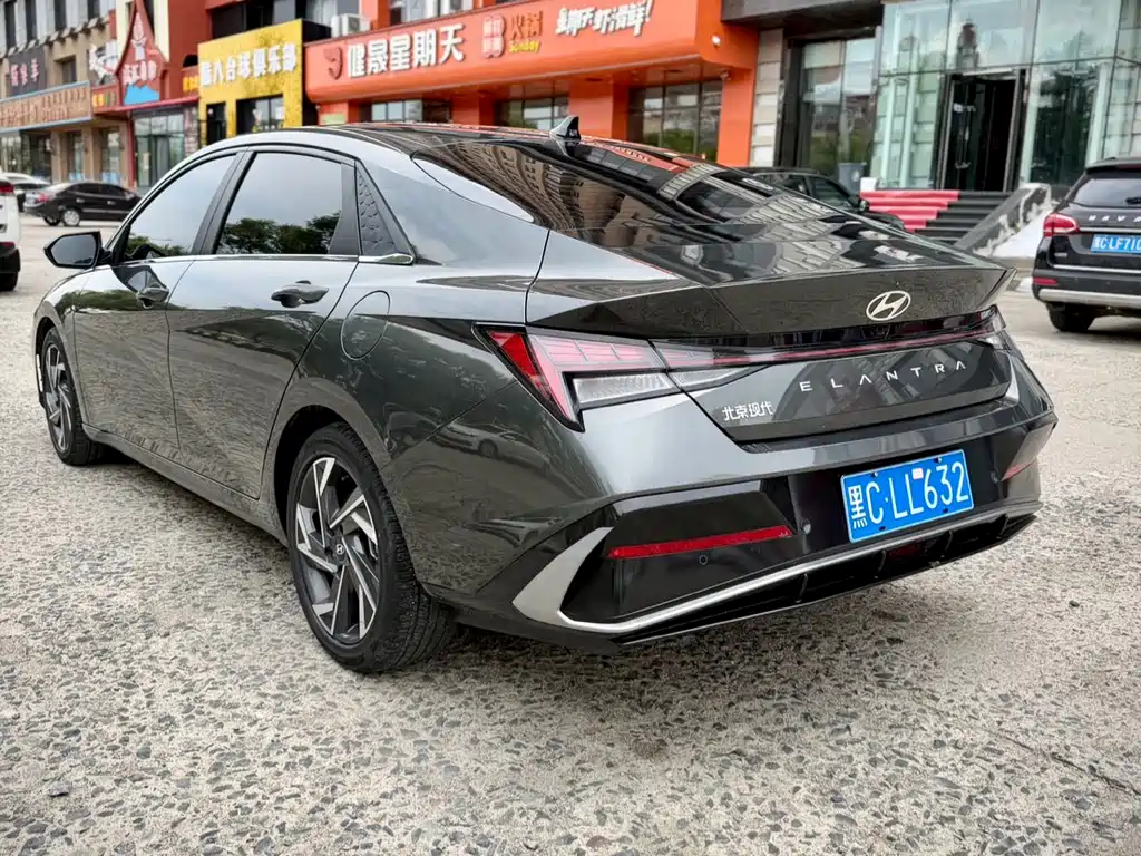 Hyundai Elantra — фото 4