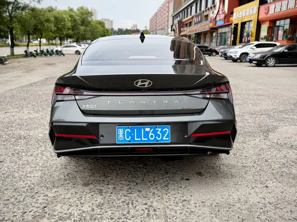 Hyundai Elantra — фото 5