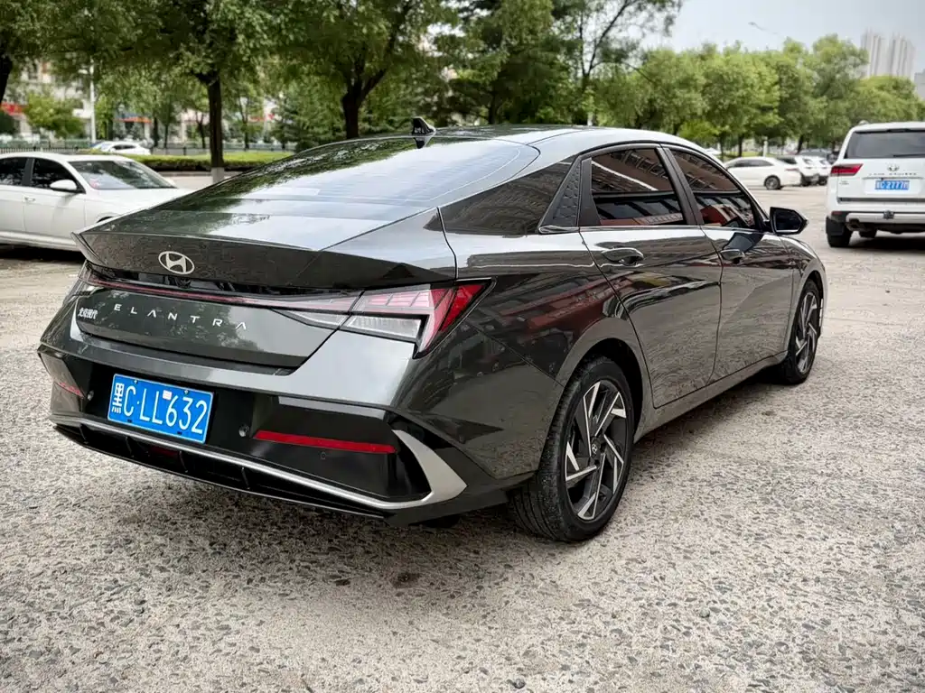 Hyundai Elantra — фото 6