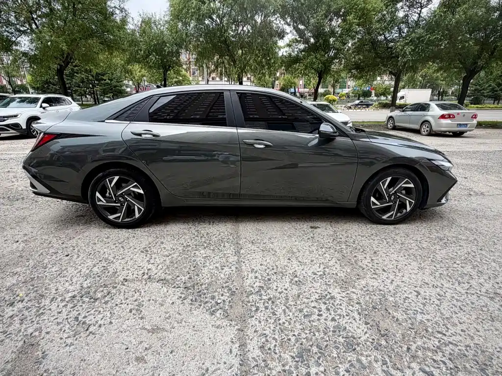 Hyundai Elantra — фото 7