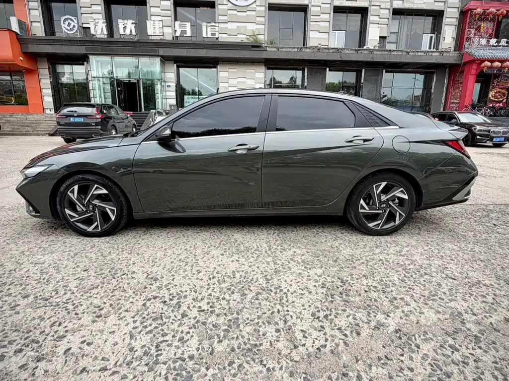 Hyundai Elantra — фото 8