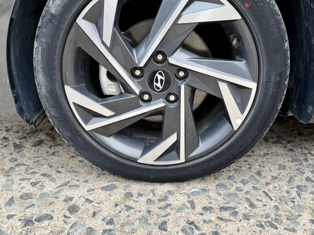 Hyundai Elantra — фото 9