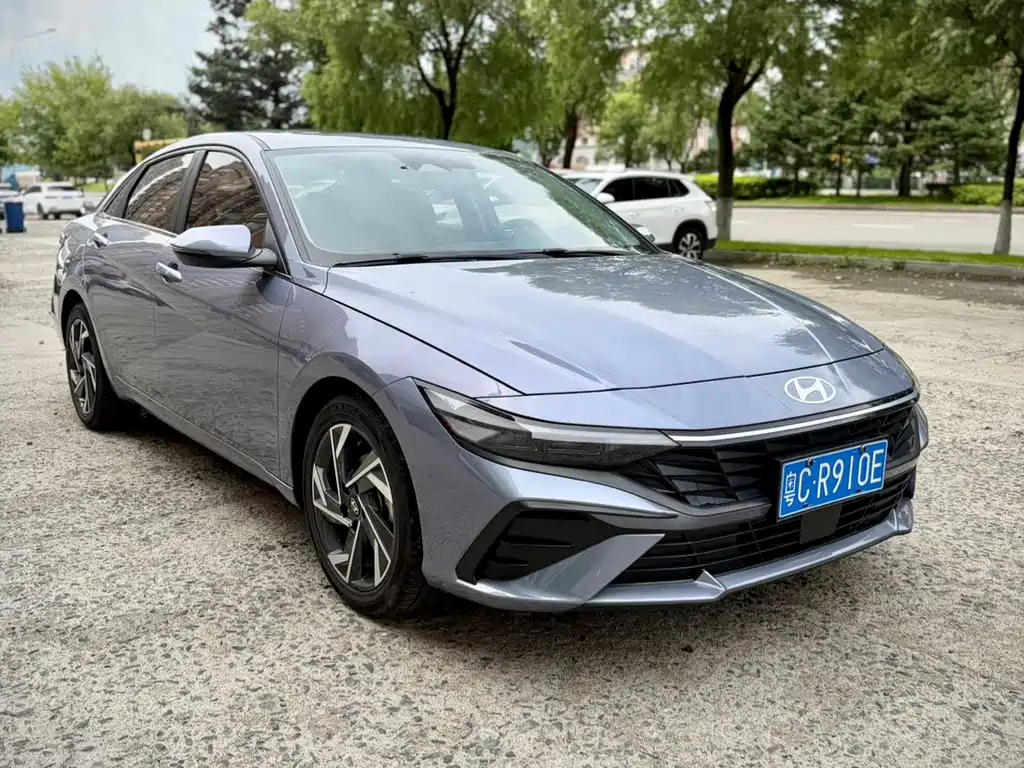 Hyundai Elantra — фото 3