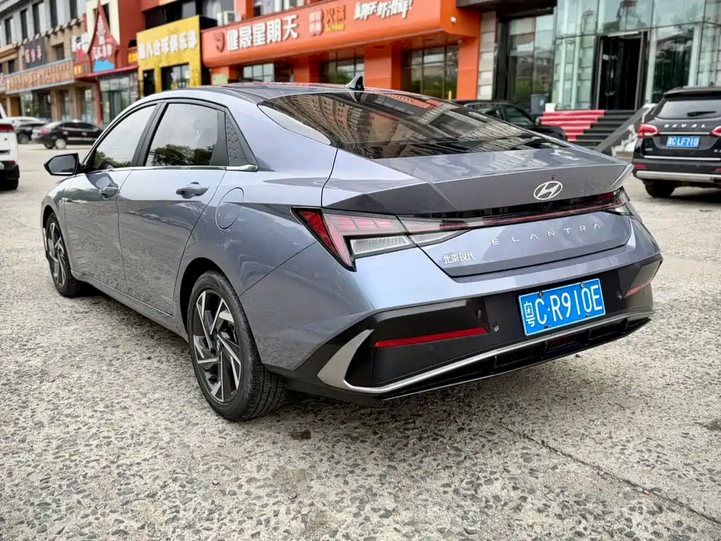 Hyundai Elantra — фото 4