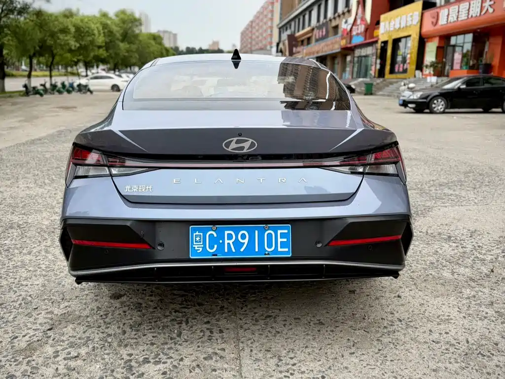 Hyundai Elantra — фото 5