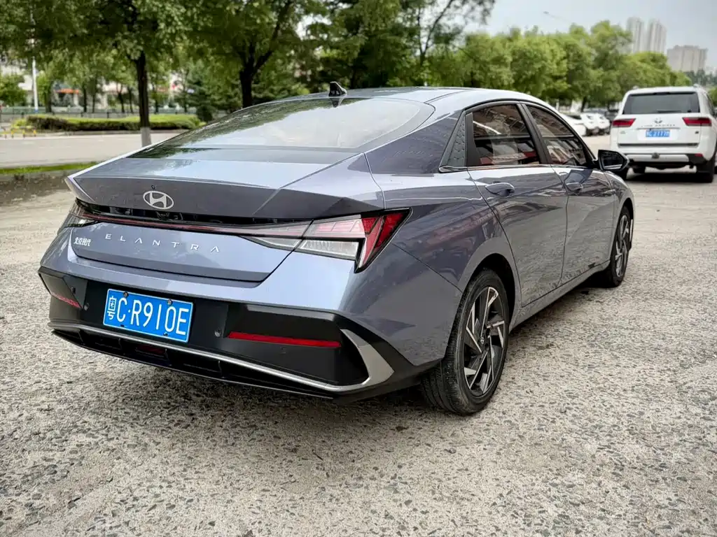 Hyundai Elantra — фото 6