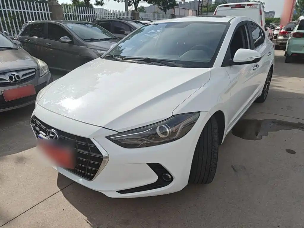 Hyundai Elantra — фото 2
