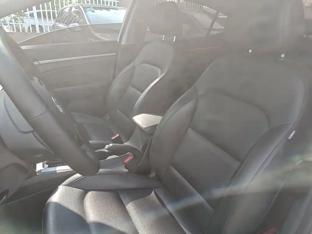 Hyundai Elantra — фото 15