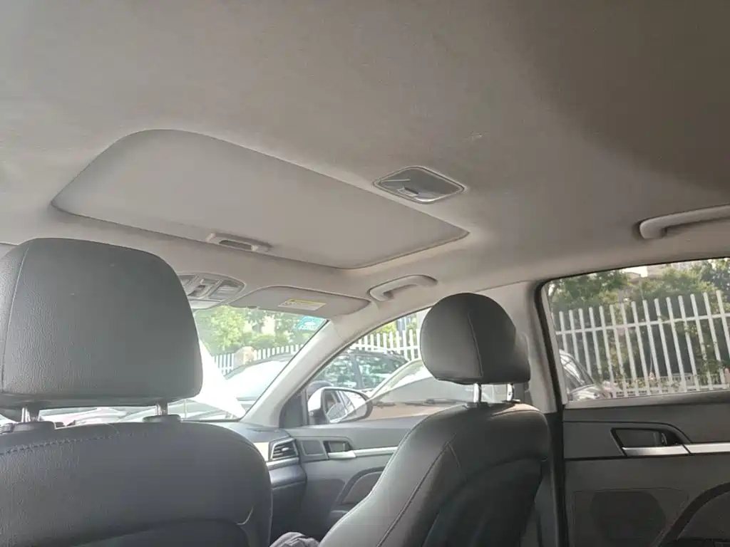 Hyundai Elantra — фото 18