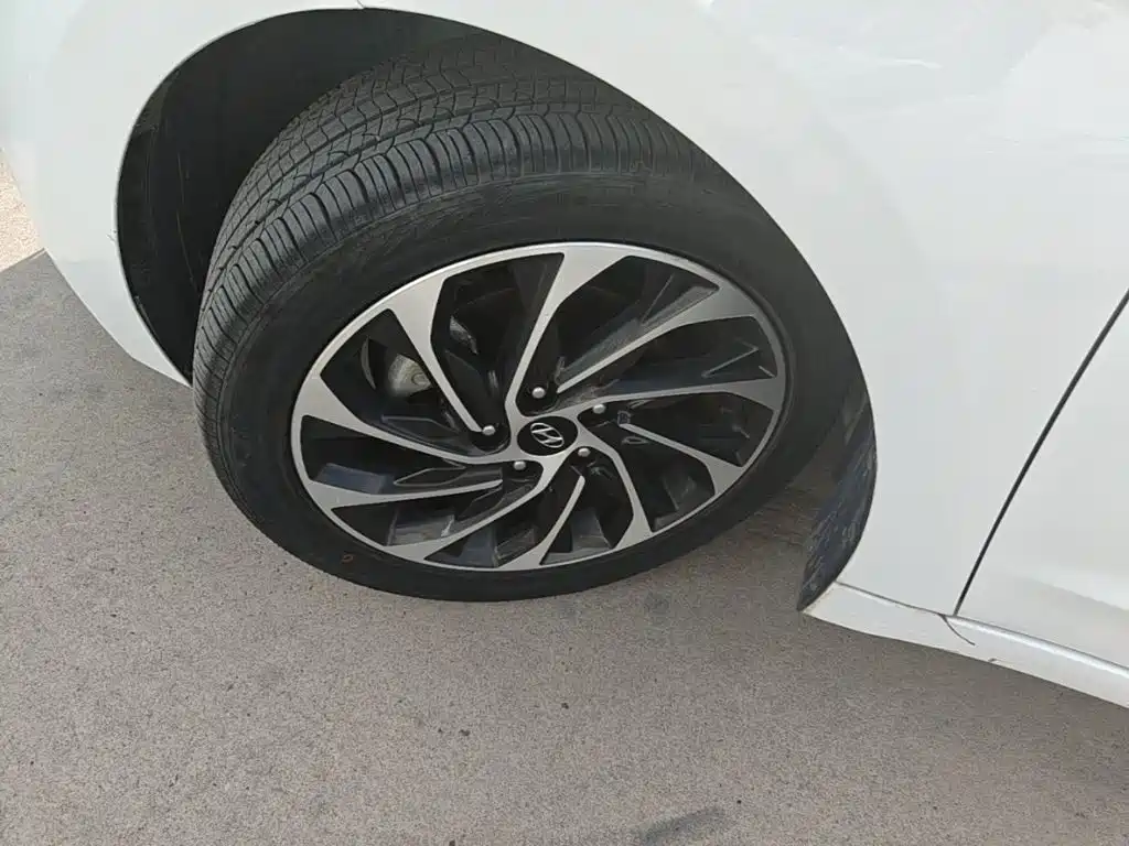 Hyundai Elantra — фото 23