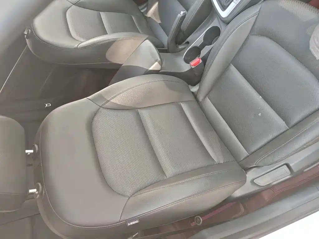 Hyundai Elantra — фото 25