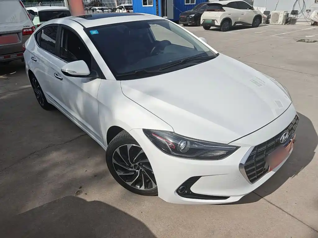 Hyundai Elantra — фото 4