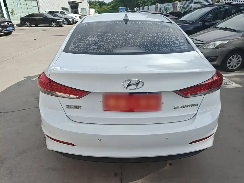 Hyundai Elantra — фото 6