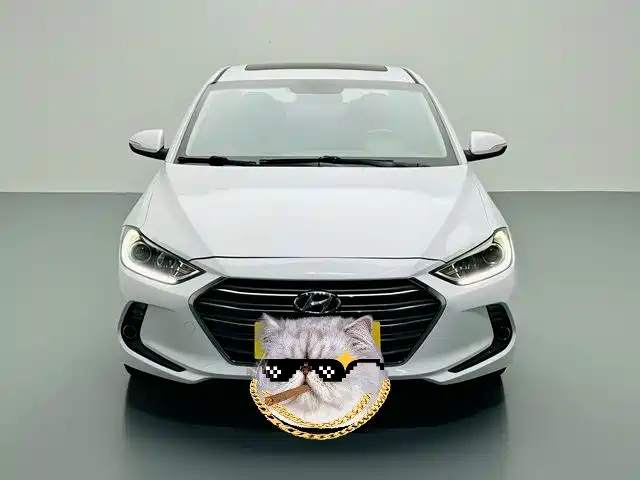 Hyundai Elantra — фото 2