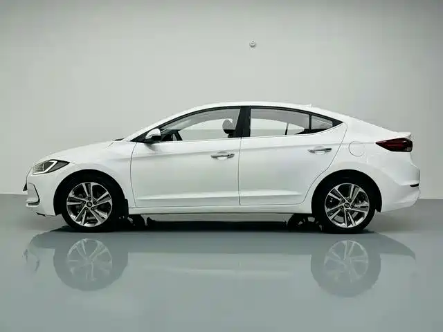 Hyundai Elantra — фото 13