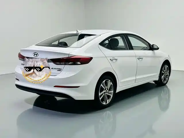Hyundai Elantra — фото 17