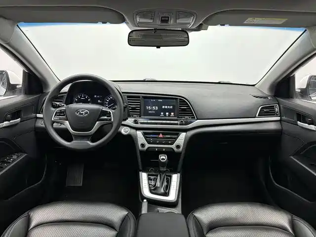 Hyundai Elantra — фото 4