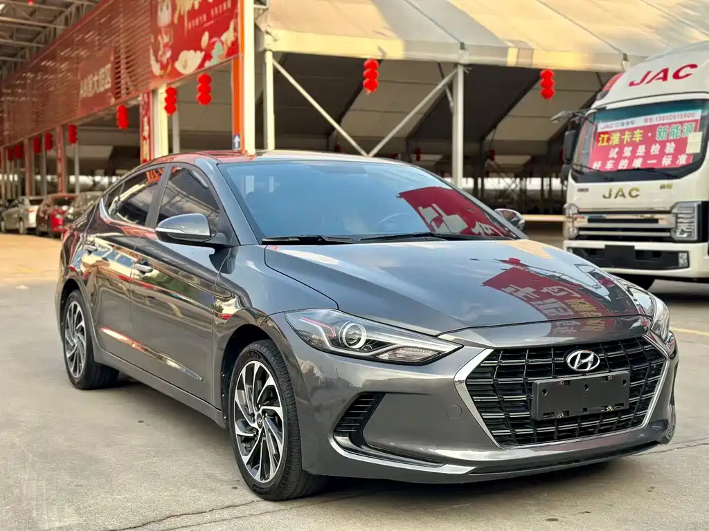 Hyundai Elantra — фото 3