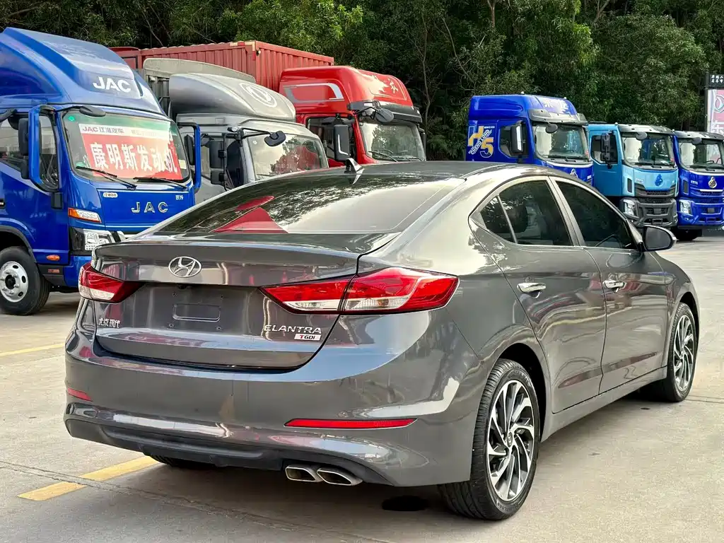 Hyundai Elantra — фото 4