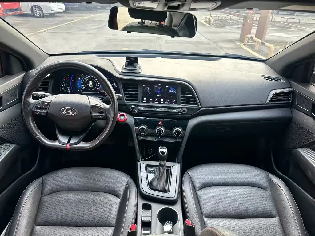 Hyundai Elantra — фото 8