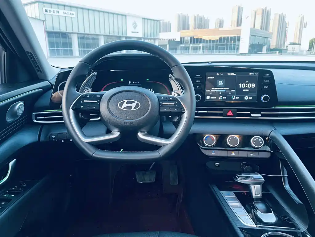 Hyundai Elantra — фото 9