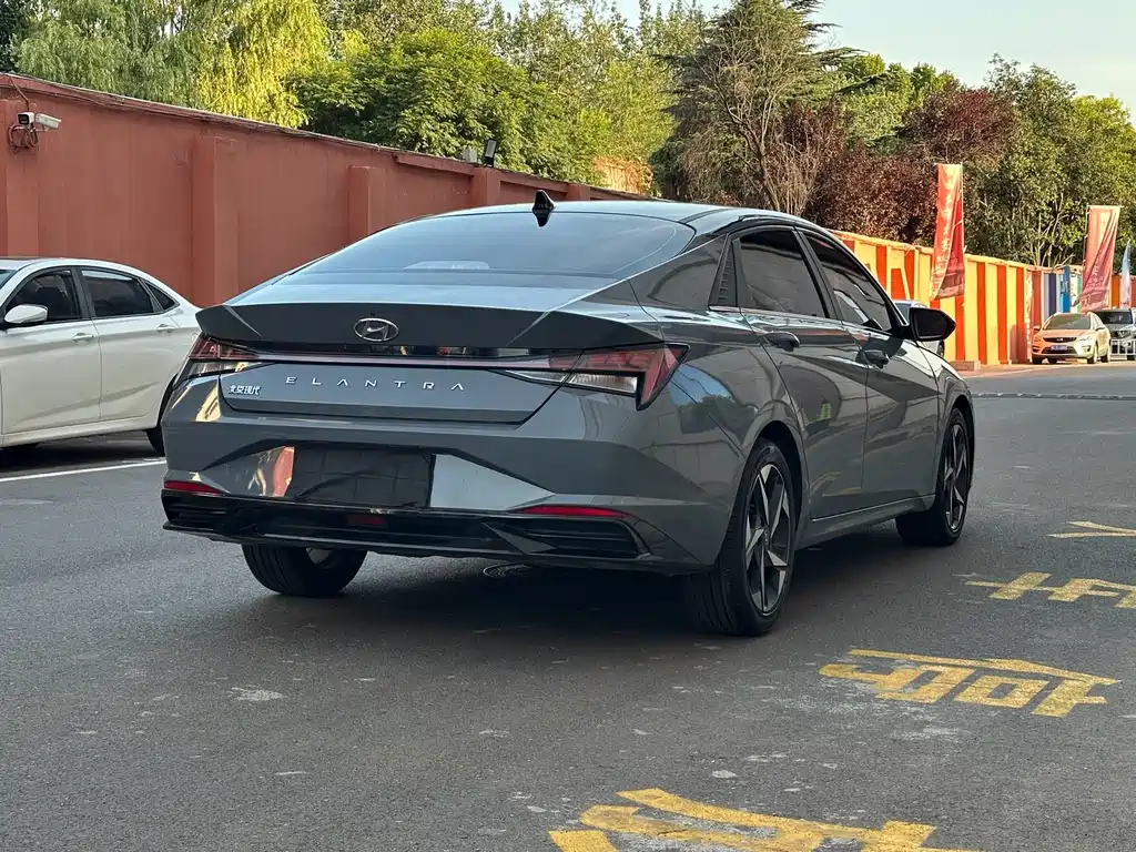 Hyundai Elantra — фото 4