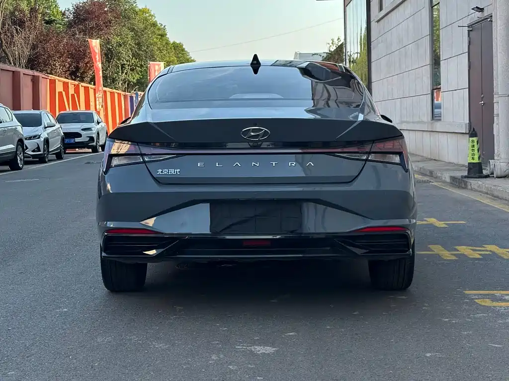 Hyundai Elantra — фото 5