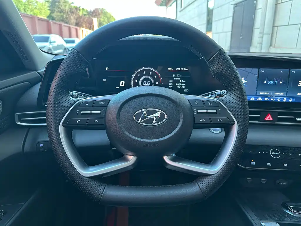 Hyundai Elantra — фото 8