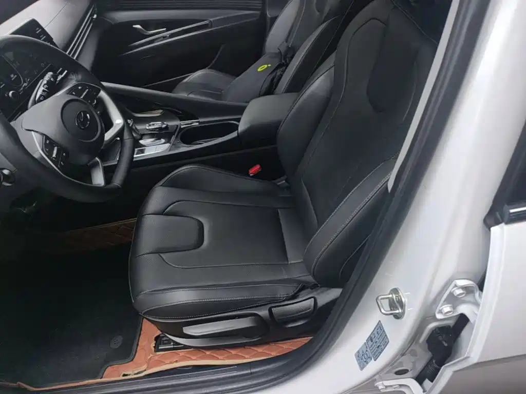 Hyundai Elantra — фото 11
