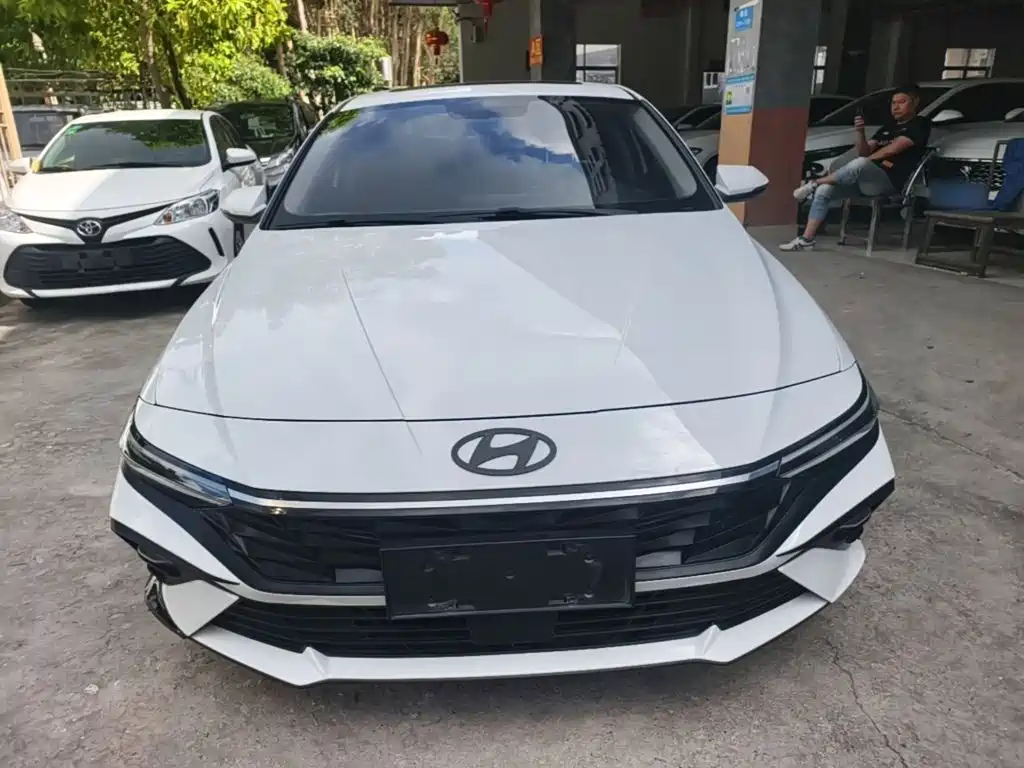 Hyundai Elantra — фото 3