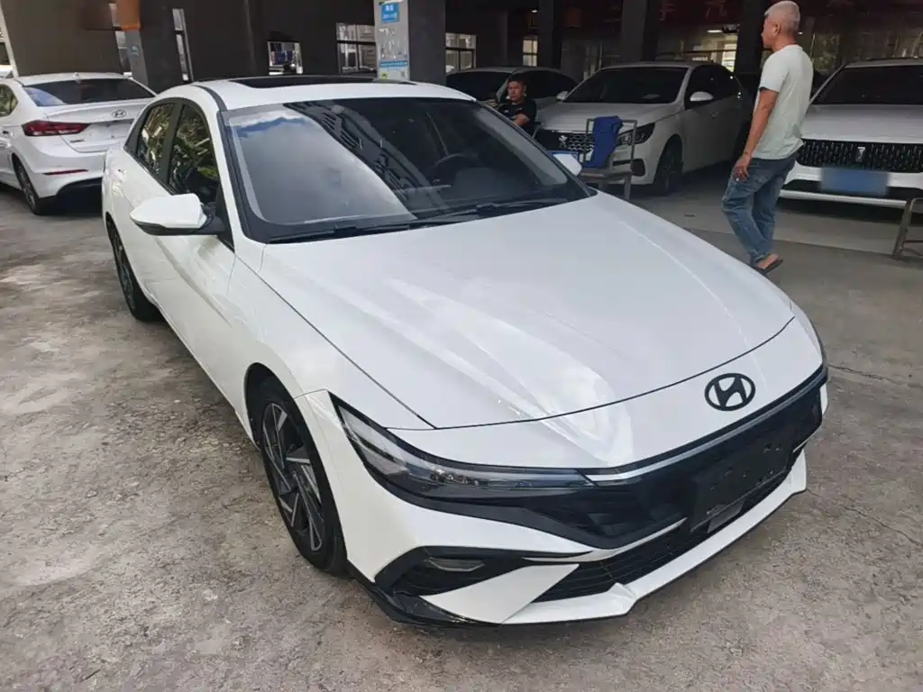 Hyundai Elantra — фото 22