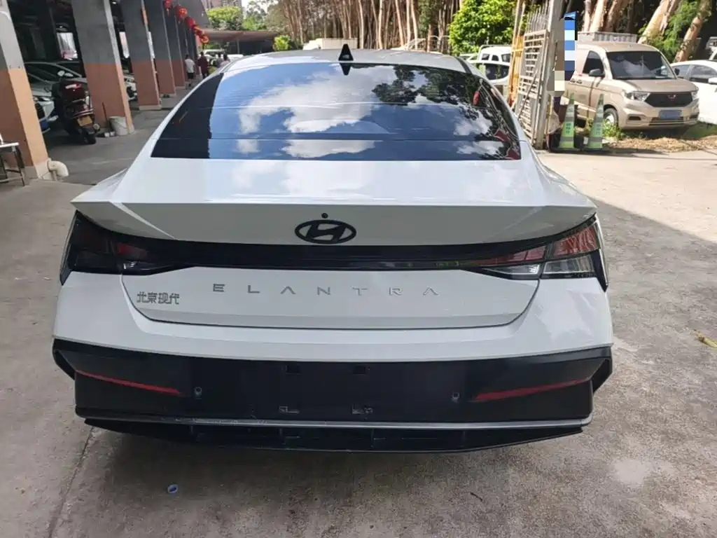 Hyundai Elantra — фото 4