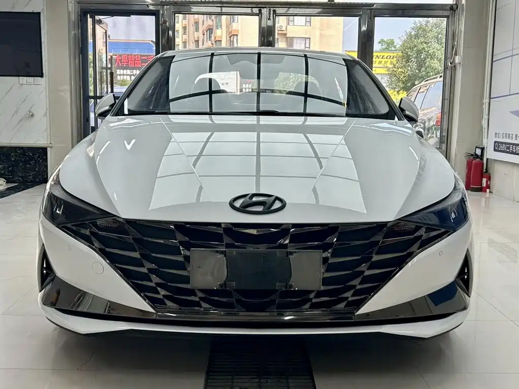 Hyundai Elantra — фото 2