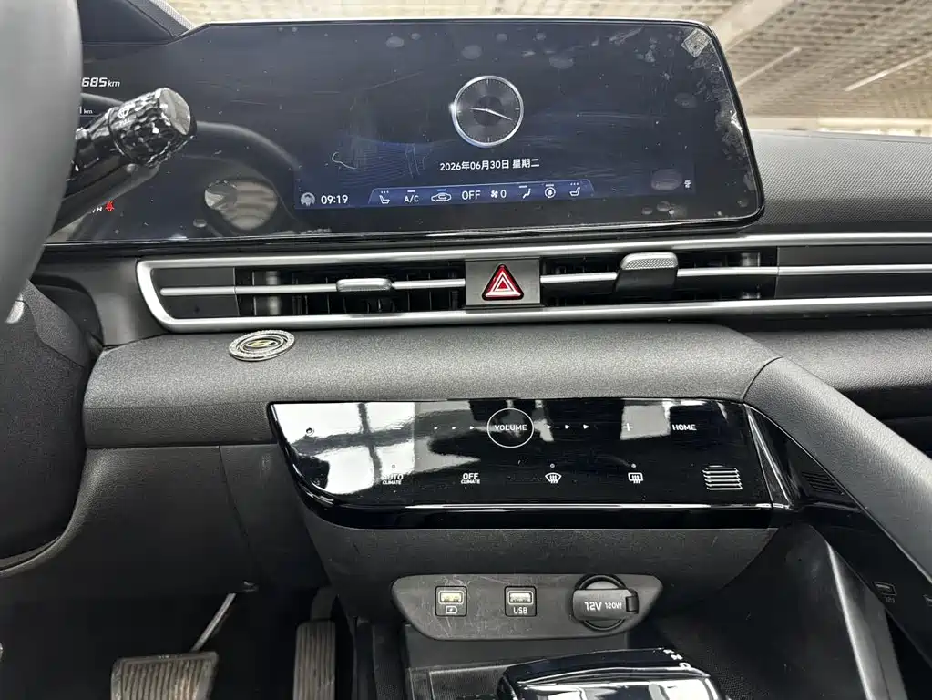 Hyundai Elantra — фото 17