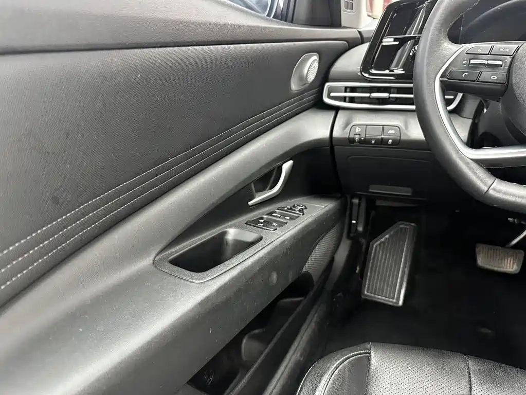 Hyundai Elantra — фото 21