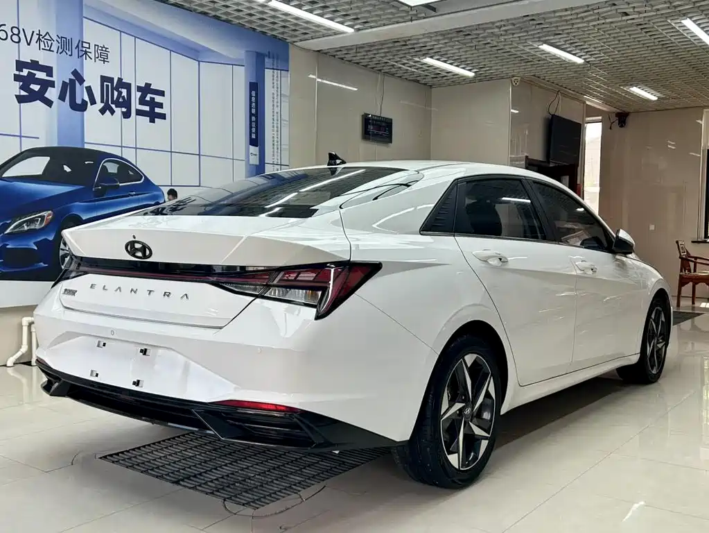 Hyundai Elantra — фото 4