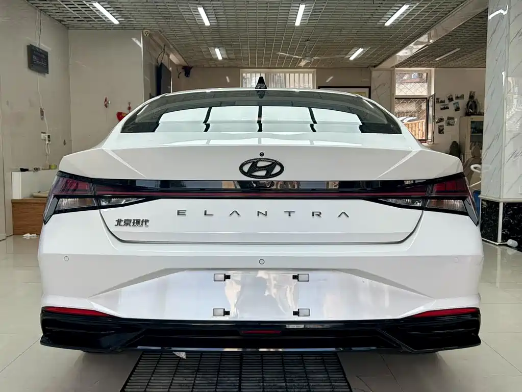 Hyundai Elantra — фото 5