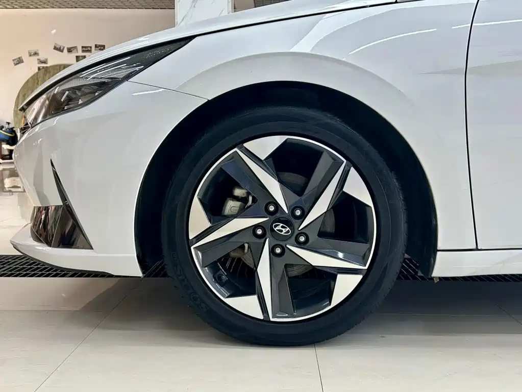 Hyundai Elantra — фото 8