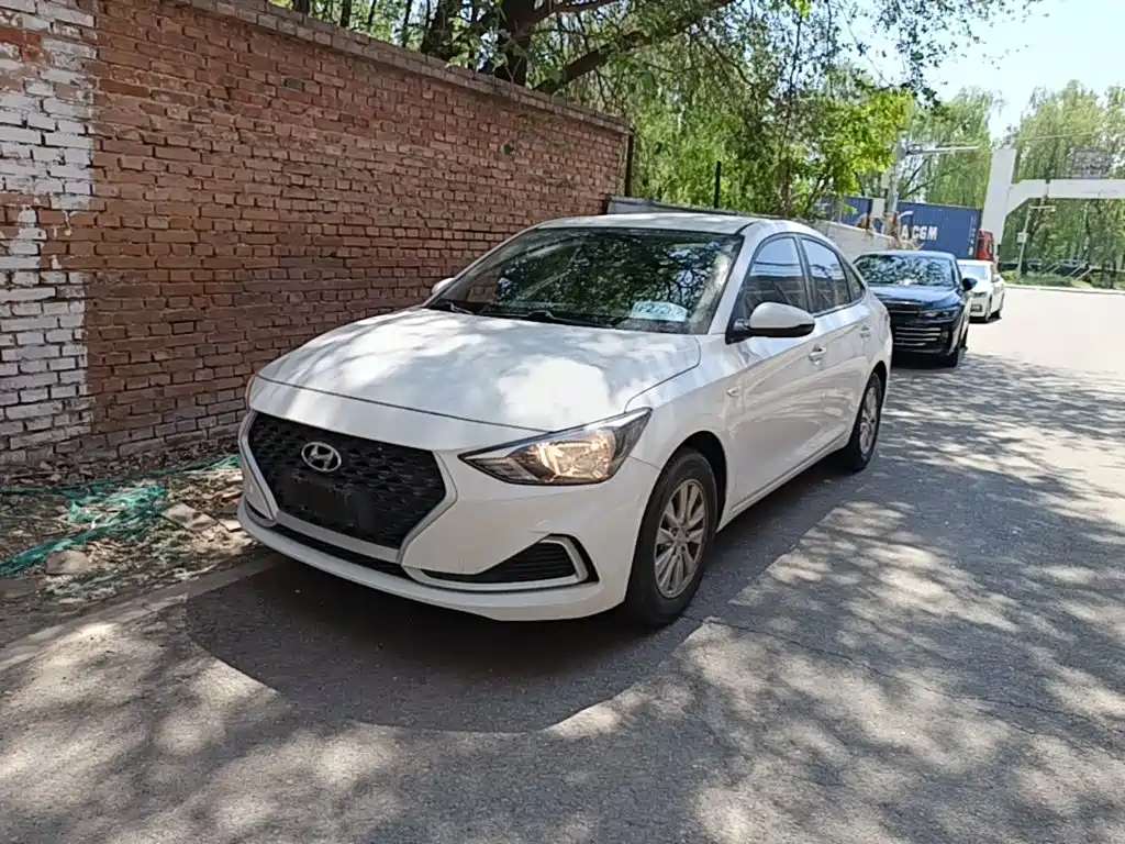 Hyundai Elantra — фото 2