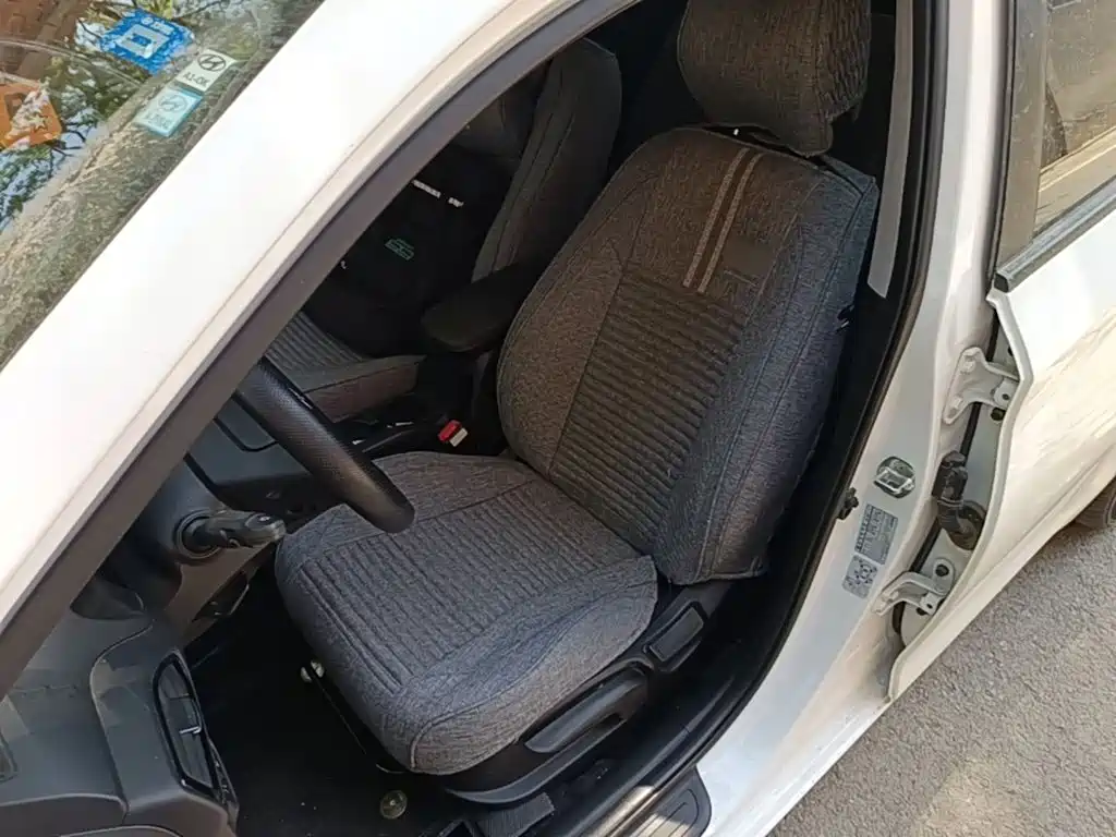 Hyundai Elantra — фото 15