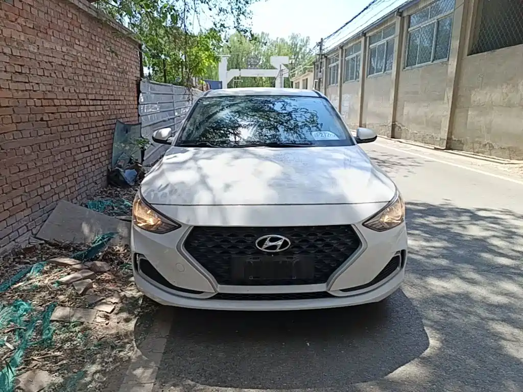 Hyundai Elantra — фото 3