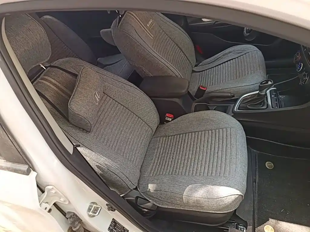 Hyundai Elantra — фото 25