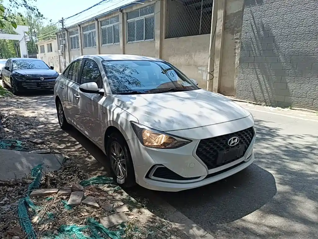 Hyundai Elantra — фото 4