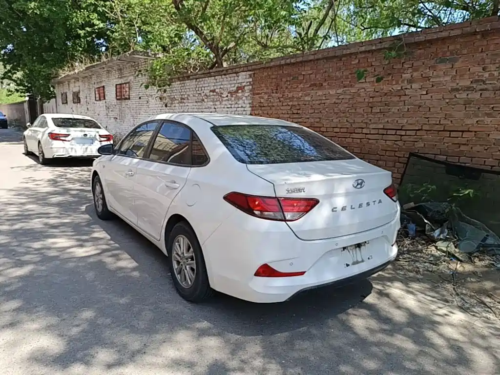 Hyundai Elantra — фото 5