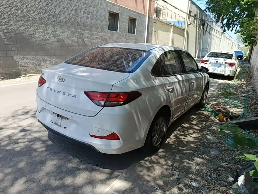 Hyundai Elantra — фото 7
