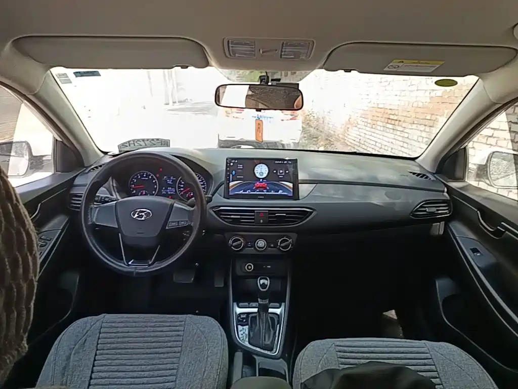 Hyundai Elantra — фото 10